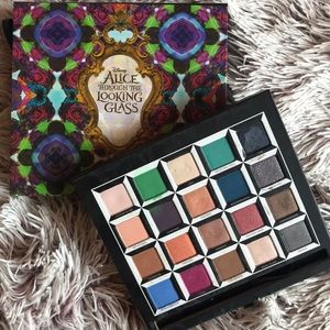 Alice Through the Looking Glass EyeShadow pallet